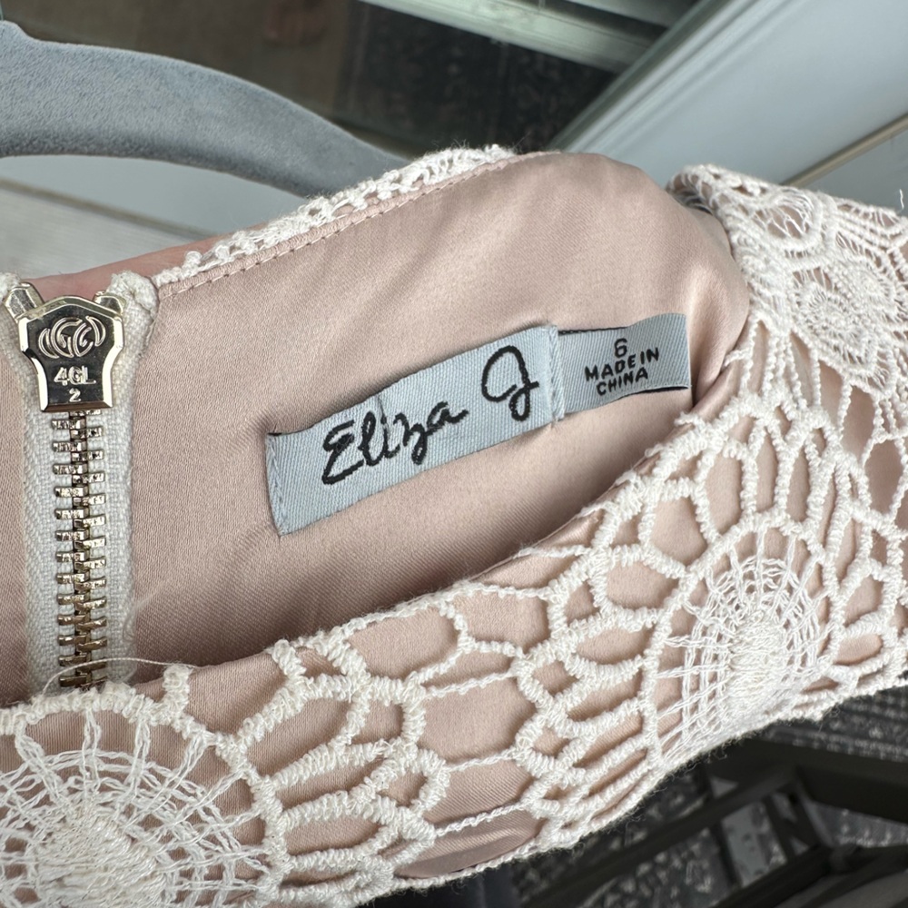 Eliza J Lace Sleeveless Shift Dress Size 6 Crochet Scalloped Hem Bohemian - Picture 8 of 9